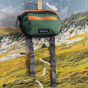 Patagonia Ultralight Black Hole Mini Hip Pack 1L; Spring 2022